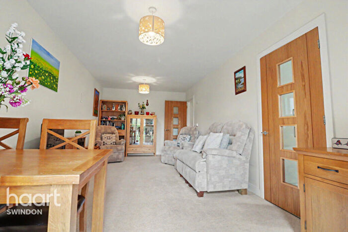 1 Bedroom Flat For Sale In Banks Place, Wroughton, SN4