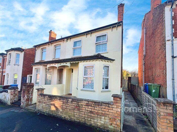 3 Bedroom Semi Detached House For Sale In St. Michaels Road, Aldershot, Hampshire, GU12