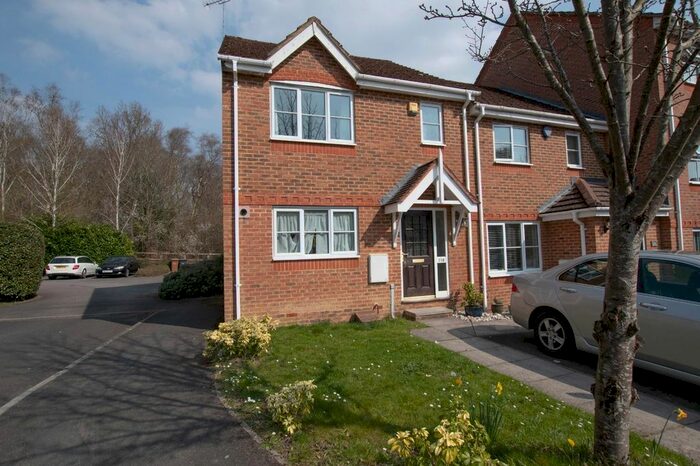 3 Bedroom End Of Terrace House To Rent In Morgan Le Fay Drive, Chandler's Ford, Eastleigh, SO53