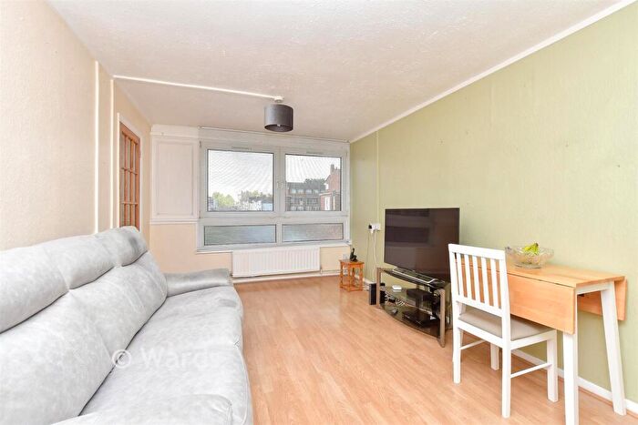 1 Bedroom Flat For Sale In Britton Street, Gillingham, Kent, ME7