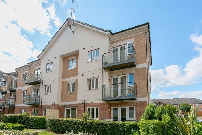 1 Bedroom Flat To Rent In Oliver Court, Ley Farm Close, Watford, Herts, WD25