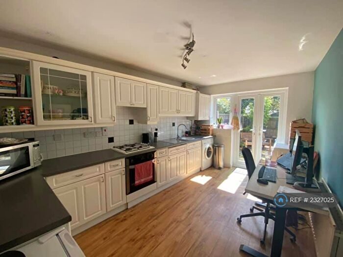 4 Bedroom Semi-Detached House To Rent In West Street, Farnham, GU9