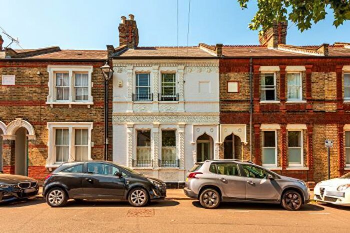 3 Bedroom Terraced House To Rent In Windsor, Berkshire, SL4