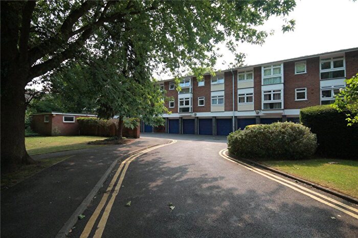 2 Bedroom Flat To Rent In Harriers Close, Ealing, London, W5