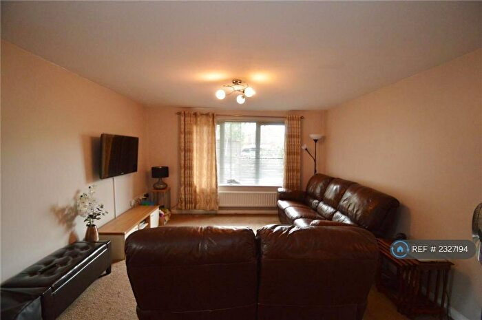 2 Bedroom Flat To Rent In Jackson Close, Slough, SL3