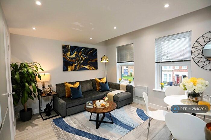 3 Bedroom Flat To Rent In London, London, N12