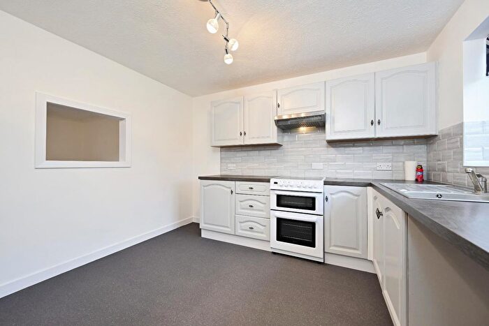 3 Bedroom Semi-Detached House To Rent In Hillcrest, Playden, TN31