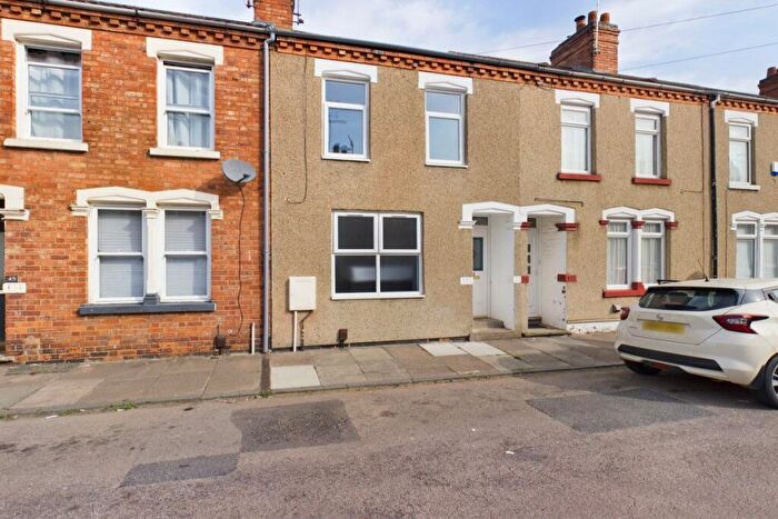 4 Bedroom Terraced House To Rent In Clinton Road, Northampton, Northamptonshire, NN4