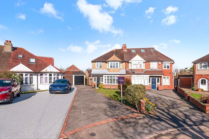 3 Bedroom Semi Detached House For Sale In The Mount, Worcester Park, KT4
