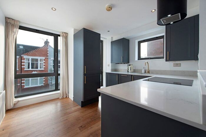 1 Bedroom Flat To Rent In Elbe Street, Fulham, SW6