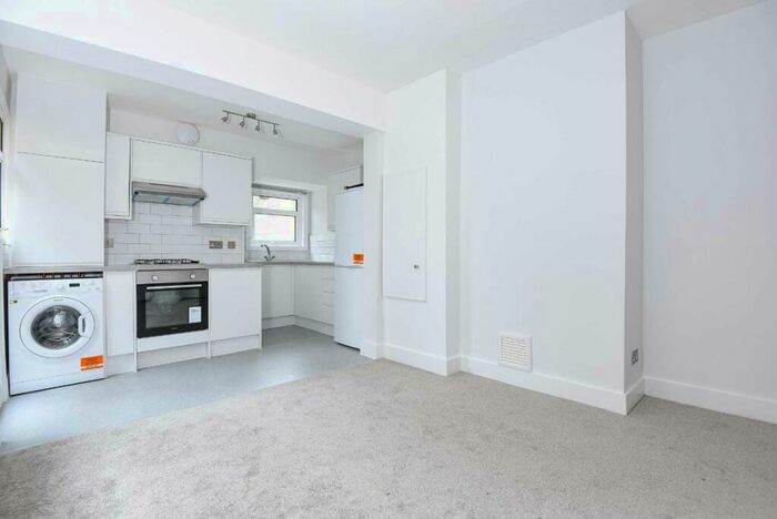 1 Bedroom Flat To Rent In Radbourne Road, Balham, SW12