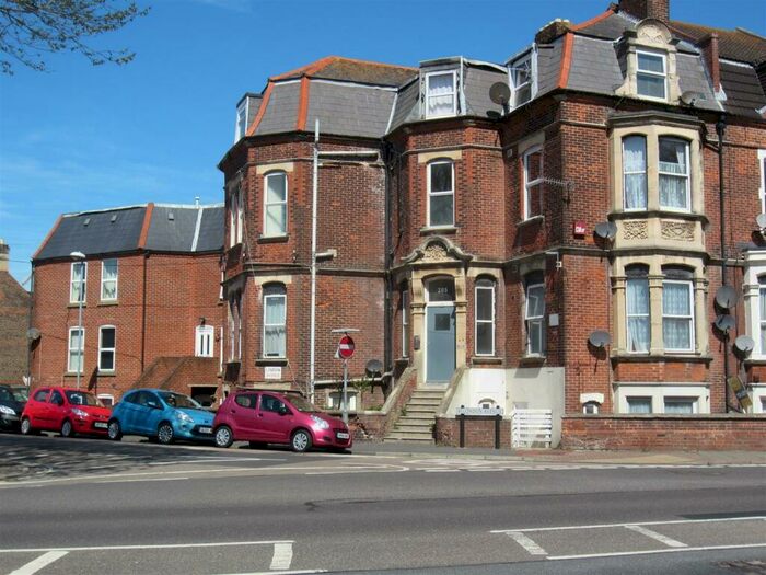 1 Bedroom Flat To Rent In London Road North End Portsmouth Hants, PO2