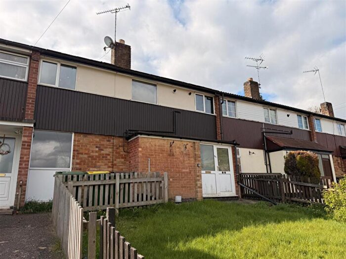 3 Bedroom Terraced House For Sale In Starthe Bank, Heanor, DE75