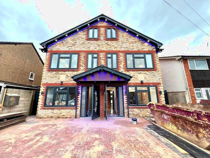 6 Bedroom Semi-Detached House To Rent In Marlborough Road, Ashford, TW15