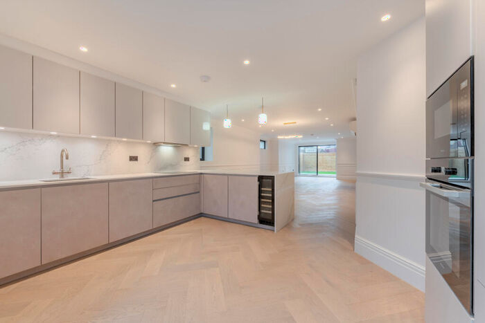 3 Bedroom Apartment To Rent In Temple Fortune Lane, Temple Fortune, NW11