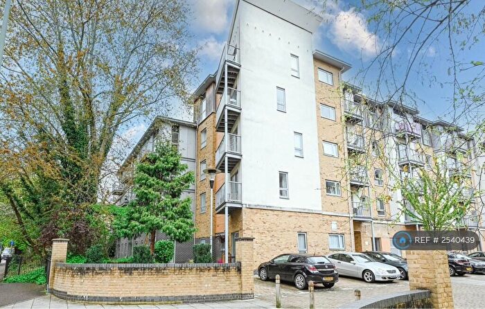 2 Bedroom Flat To Rent In Coombe Way, Farnborough, GU14