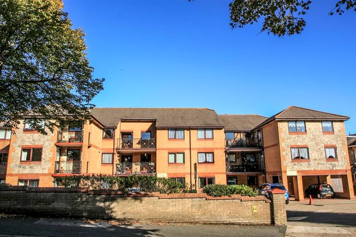 2 Bedroom Flat For Sale In Victoria Avenue, Shanklin, PO37