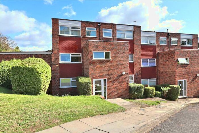 2 Bedroom Flat To Rent In Woking, GU22