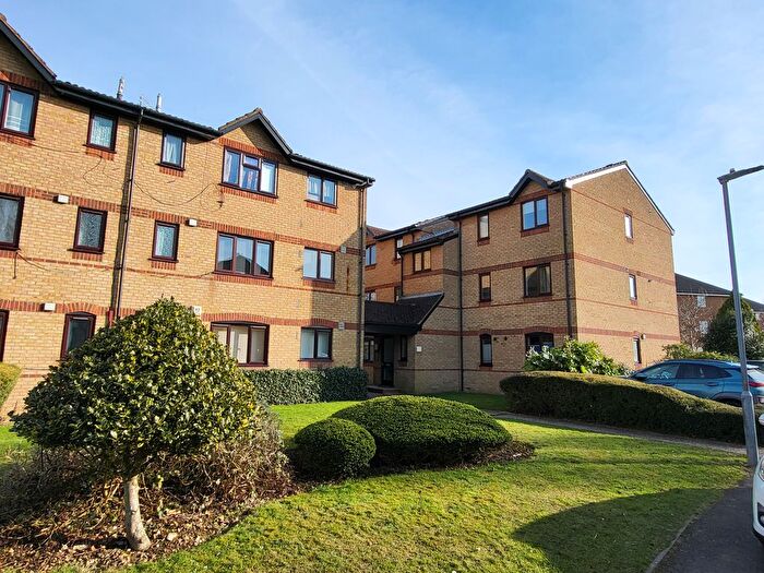 2 Bedroom Flat To Rent In Courtlands Drive, Watford, WD24