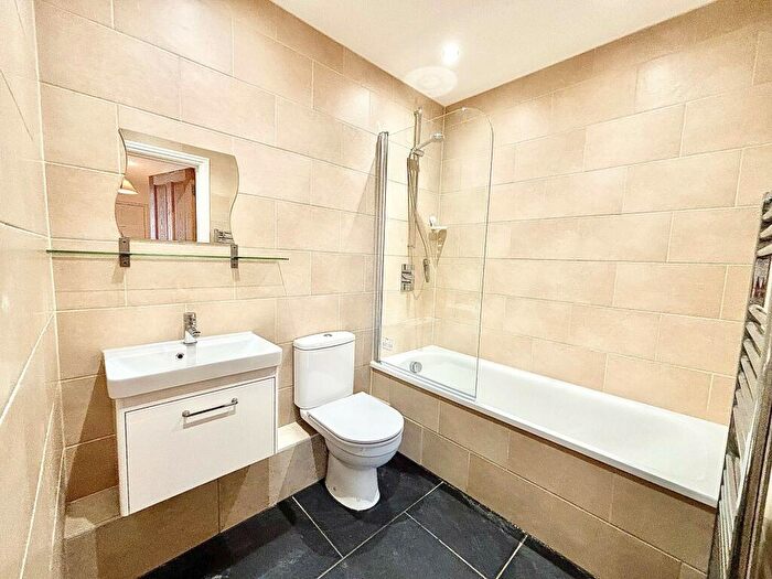 1 Bedroom Flat To Rent In Fencepiece Road, Hainault, IG6