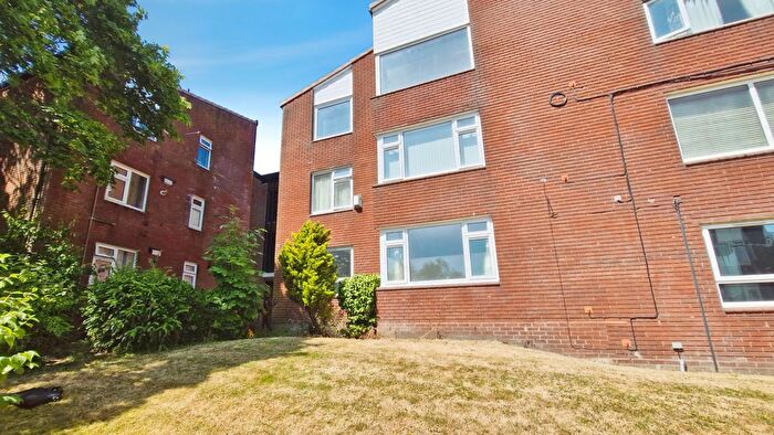 3 Bedroom Flat For Sale In Deercote, Telford, TF3