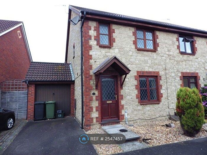 3 Bedroom Terraced House To Rent In Juniper Way, Bradley Stoke, Bristol, BS32