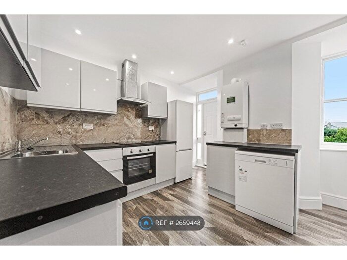 2 Bedroom Flat To Rent In Montpellier Terrace, Scarborough, YO11