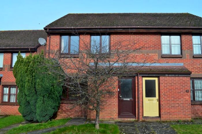 1 Bedroom Flat To Rent In Pheasant Walk, Littlemore, Oxford, OX4