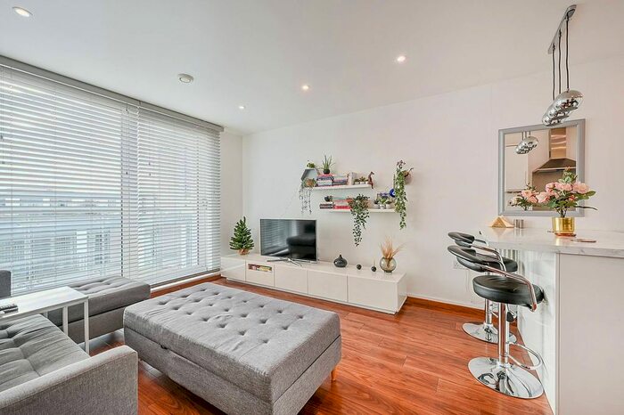 1 Bedroom Flat To Rent In Burgoyne House, Brentford, TW8