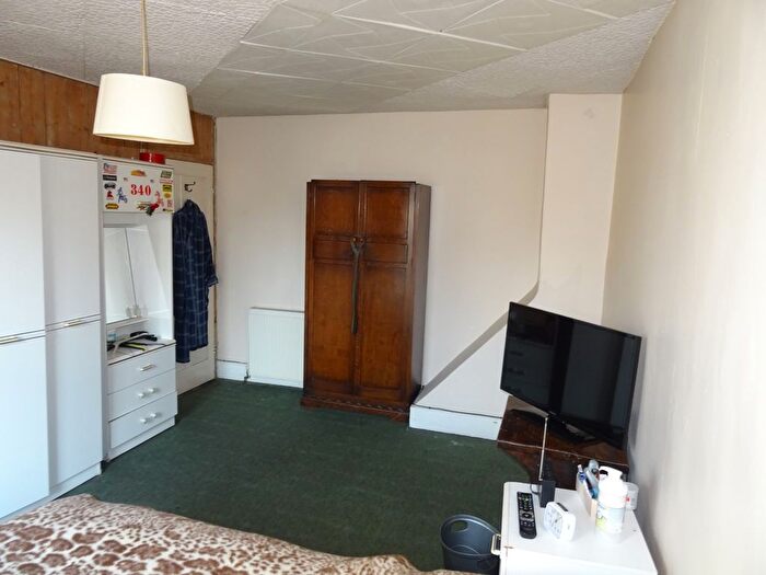 2 Bedroom Cottage For Sale In High Street, Wingham, Canterbury, CT3