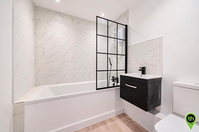 2 Bedroom Apartment To Rent In Springwood Crescent, Edgware, HA8