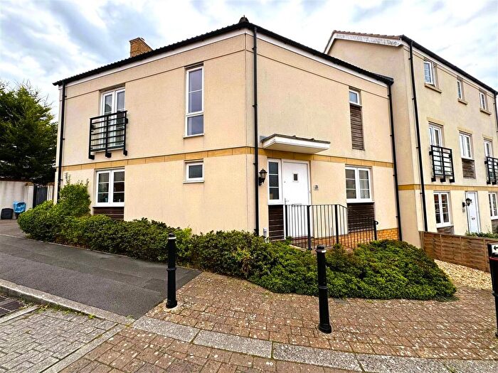 3 Bedroom Semi-detached House For Sale In Withering Road, Angel Ridge, Swindon, SN1