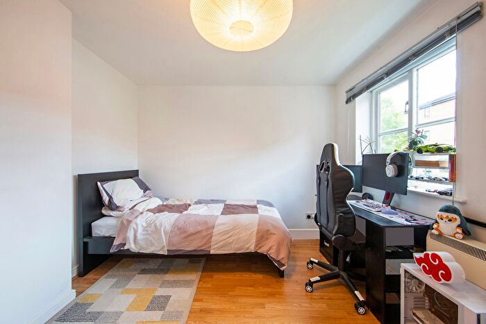 1 Bedroom Flat To Rent In Offers Court, Winery Lane, KT1