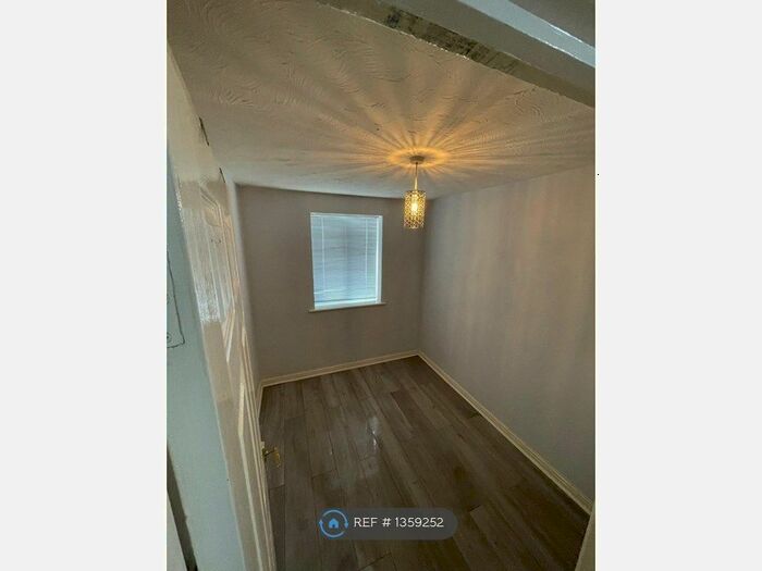 2 Bedroom Flat To Rent In Chandlers Drive, Erith, DA8