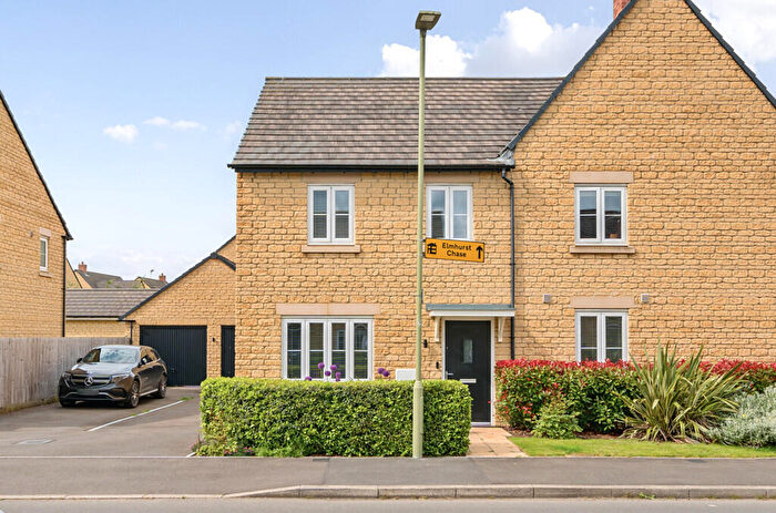 3 Bedroom Semi-Detached House For Sale In Tumbler Way, Carterton, Oxfordshire, OX18