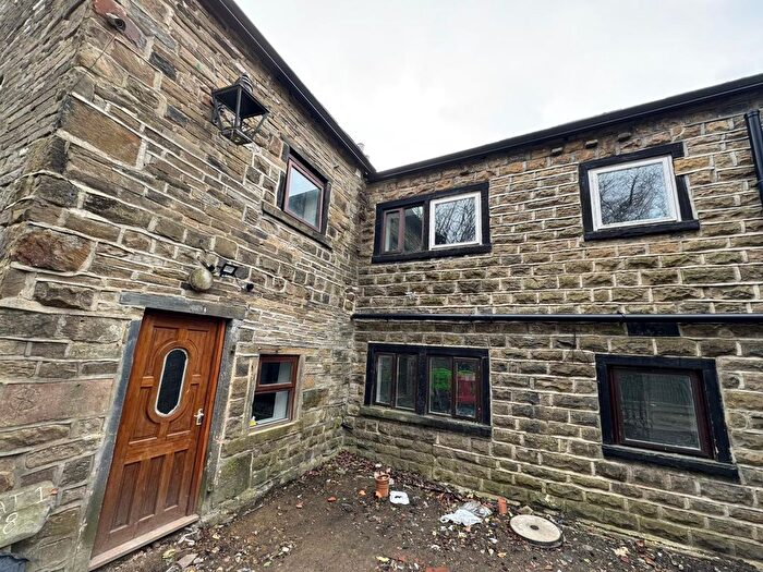 3 Bedroom Cottage To Rent In Great Horton Road, Bradford, West Yorkshire, BD7