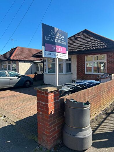 3 Bedroom Bungalow To Rent In Allenby Road, Southall, UB1