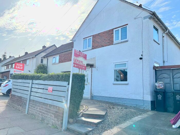 3 Bedroom Town House To Rent In Davenport Road, Leicester, LE5