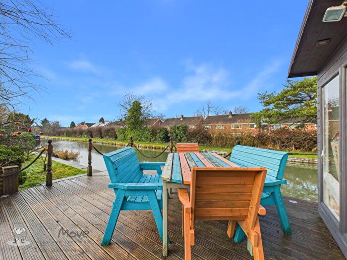 3 Bedroom Detached House For Sale In Torc Avenue, Tamworth, Staffordshire, B77