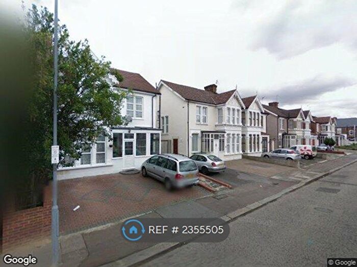 2 Bedroom Flat To Rent In Redcliffe Gardens, Ilford, IG1