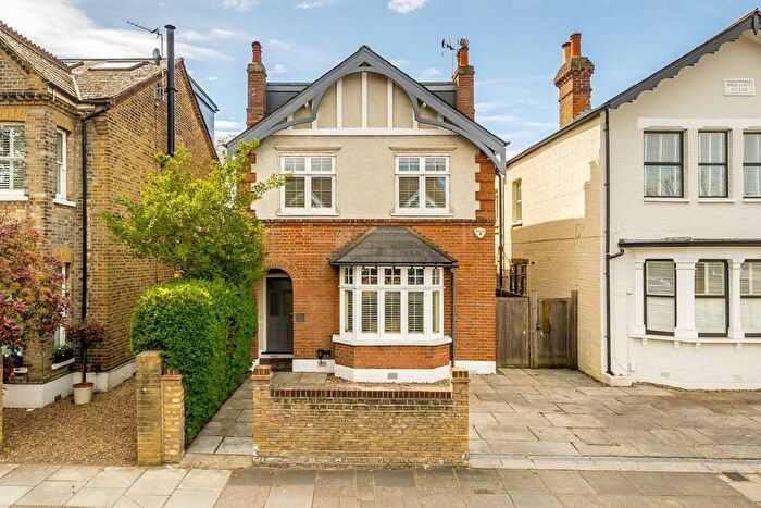 4 Bedroom Detached House For Sale In Kingston Road, Teddington, TW11