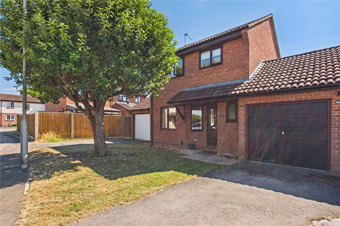 3 Bedroom Link Detached House For Sale In Woodfield Way, Theale, Reading, Berkshire, RG7