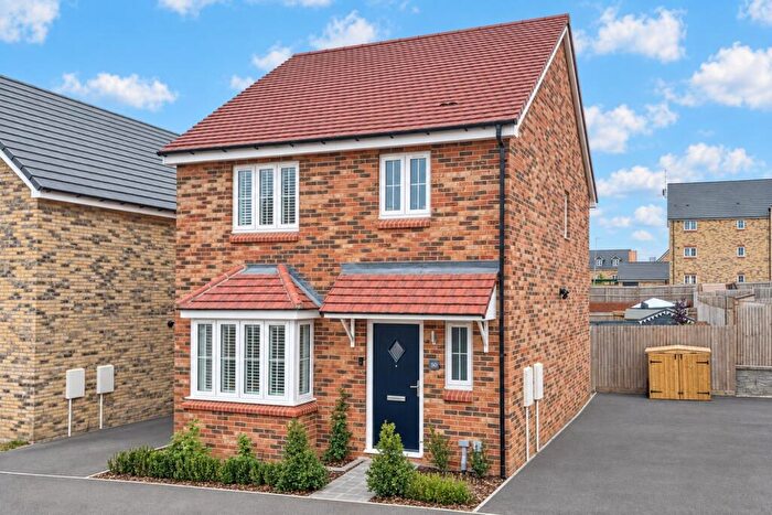 3 Bedroom Detached House For Sale In Harris Meadow, Leighton Buzzard, LU7