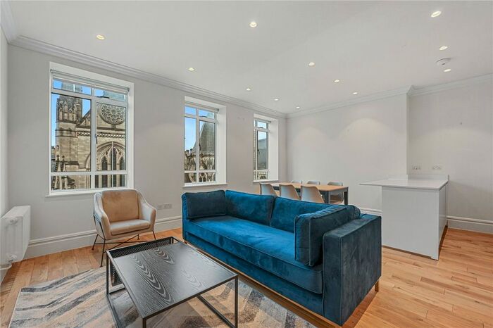 3 Bedroom Flat To Rent In Devereux Court, Strand, London, WC2R