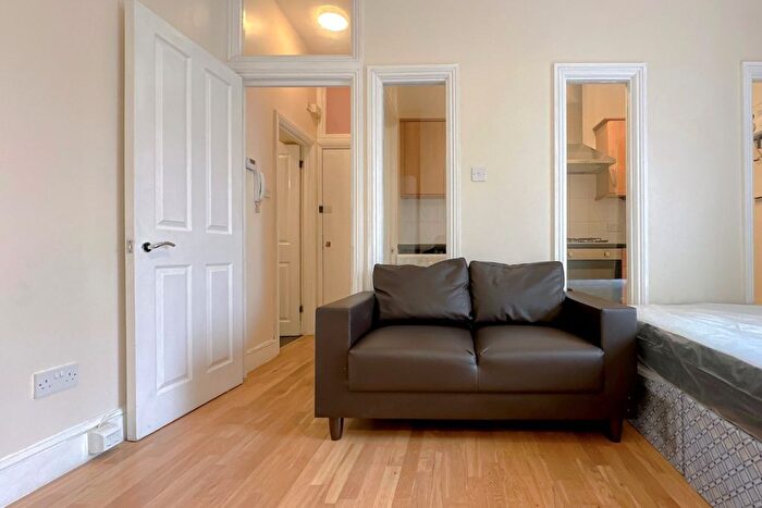 Studio To Rent In Venner Road, London, SE26