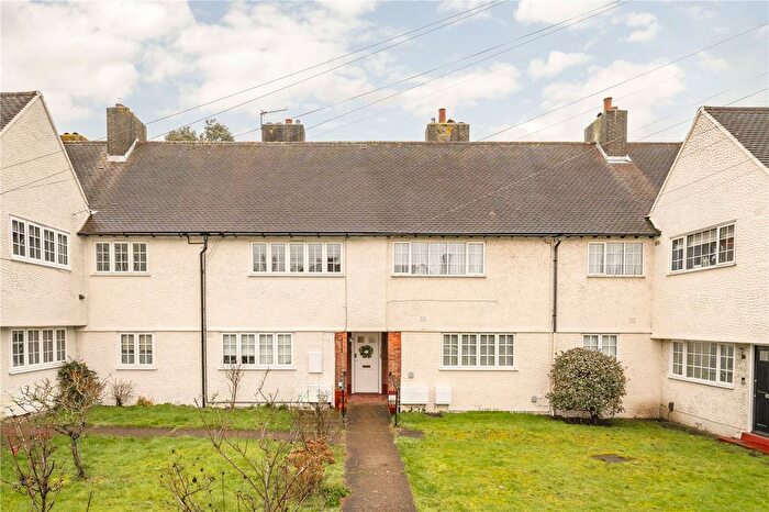 2 Bedroom Flat For Sale In Moira Road, London, SE9