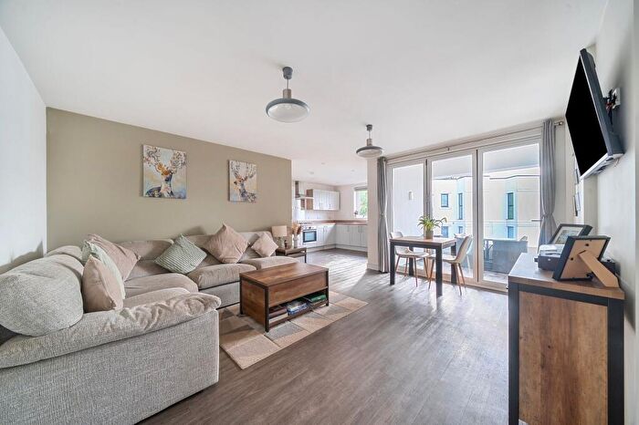 2 Bedroom Flat For Sale In Chase Road, KT19