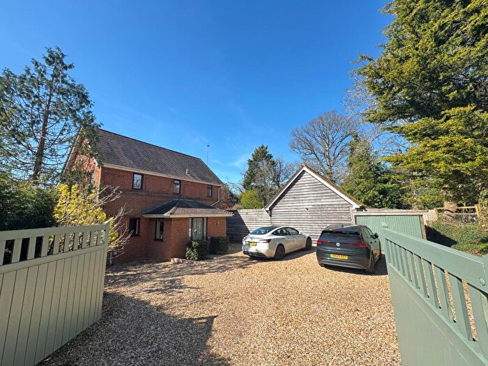 4 Bedroom Detached House To Rent In Hangersley Hill, Ringwood, BH24
