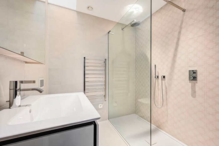 3 Bedroom Flat To Rent In Radnor Walk, Chelsea, SW3