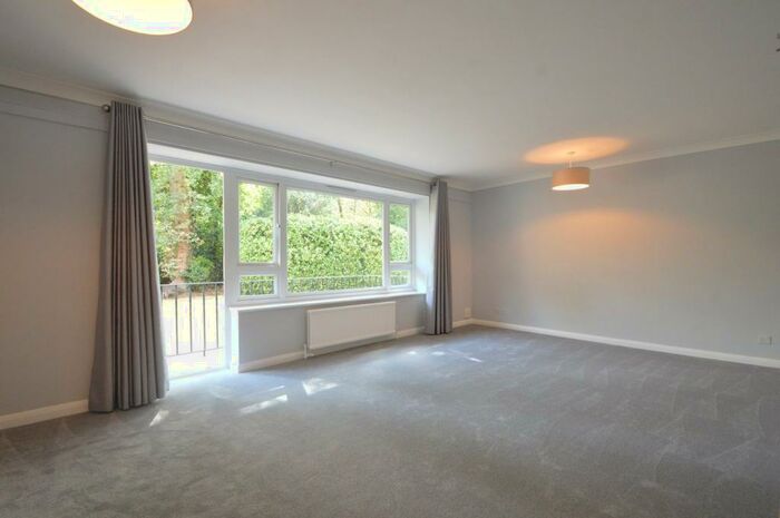 2 Bedroom Flat To Rent In Conifers, Weybridge, KT13